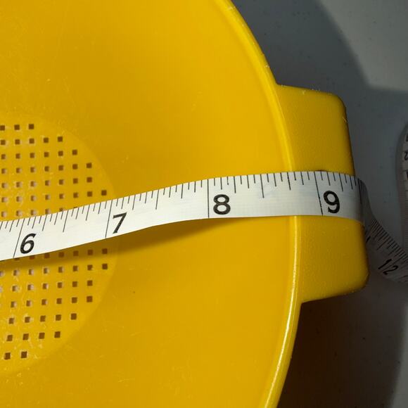 Vintage Yellow Tupperware Handled Colander Strainer 2 qt Double Spout #1523 - Picture 6 of 8